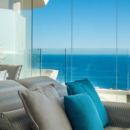Stupa Hills - Spectacular Sea Views アパート